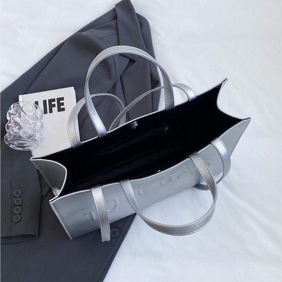 Leather Tote Bag With Pure Color & Letter Design - Picture 8 of 9